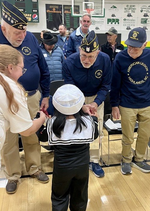 Presentation of gifts by Pre-K